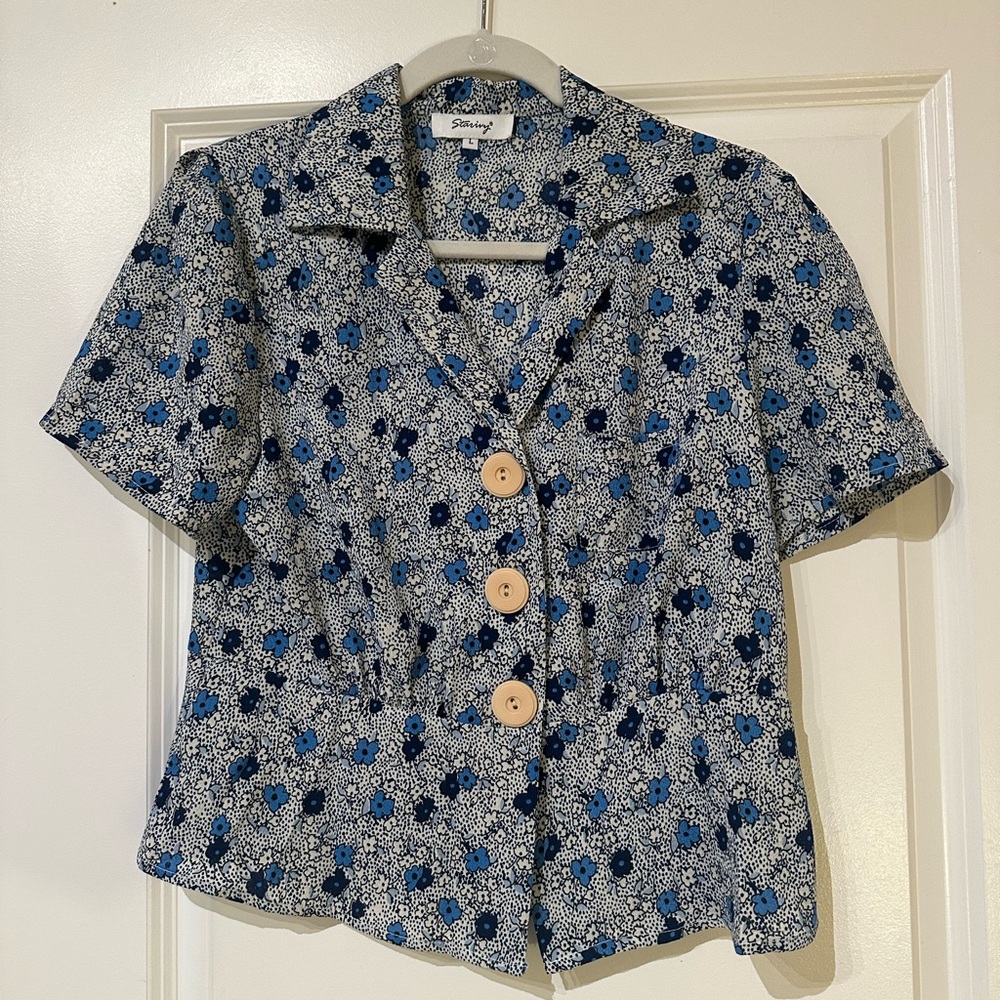 Vintage Blue Floral Short-Sleeve Button-Down Shirt